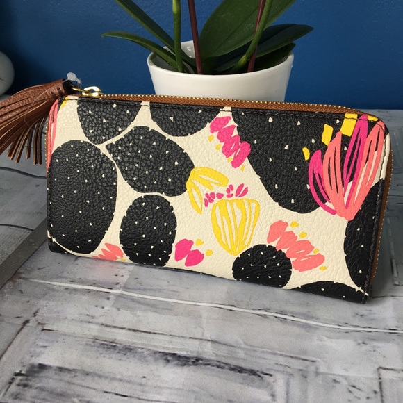 Fossil Handbags - Fossil Clutch Wallet NWT 8x4